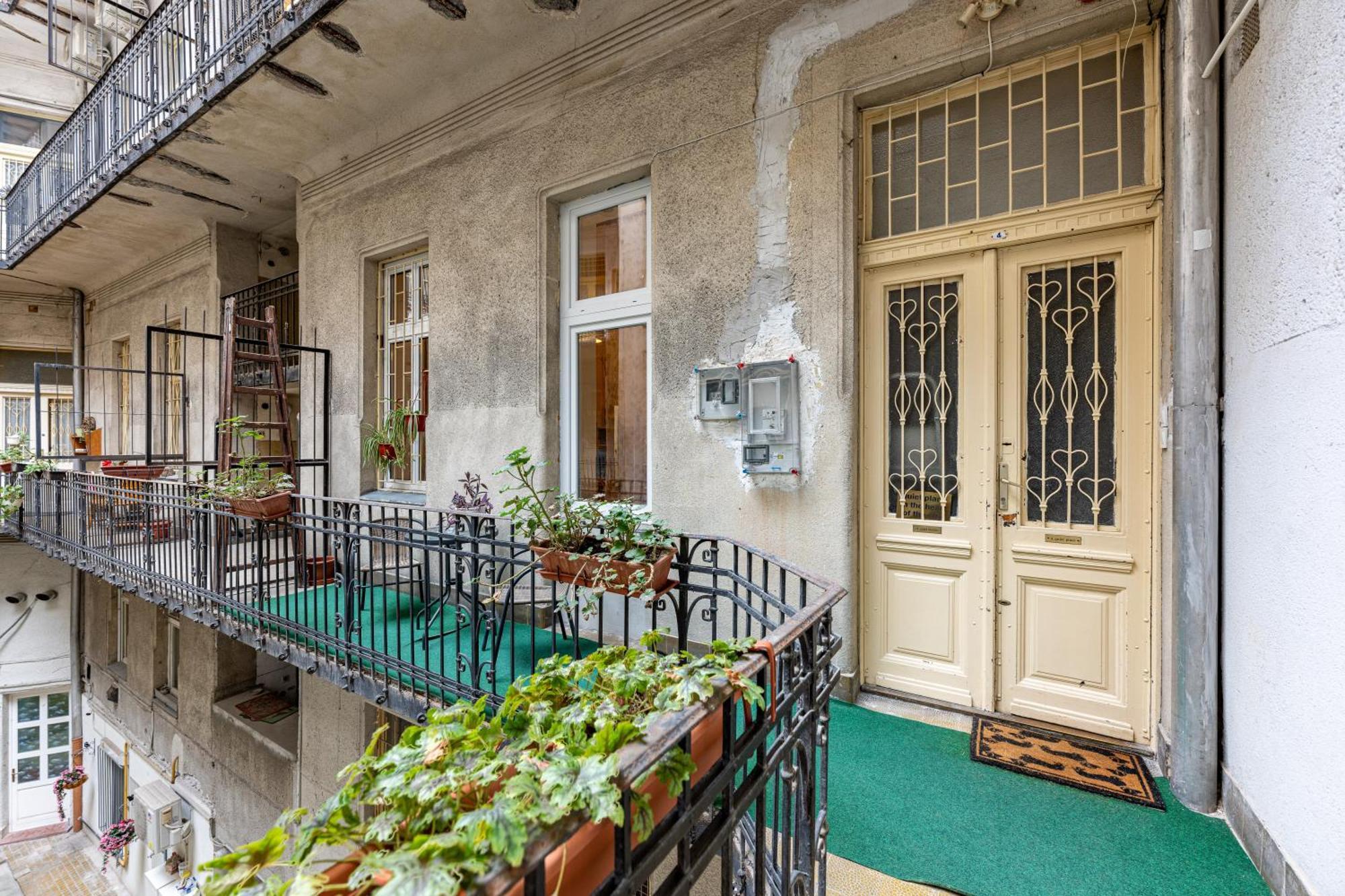 A Quiet Studio In The Heart Of The City Budapest Exterior photo